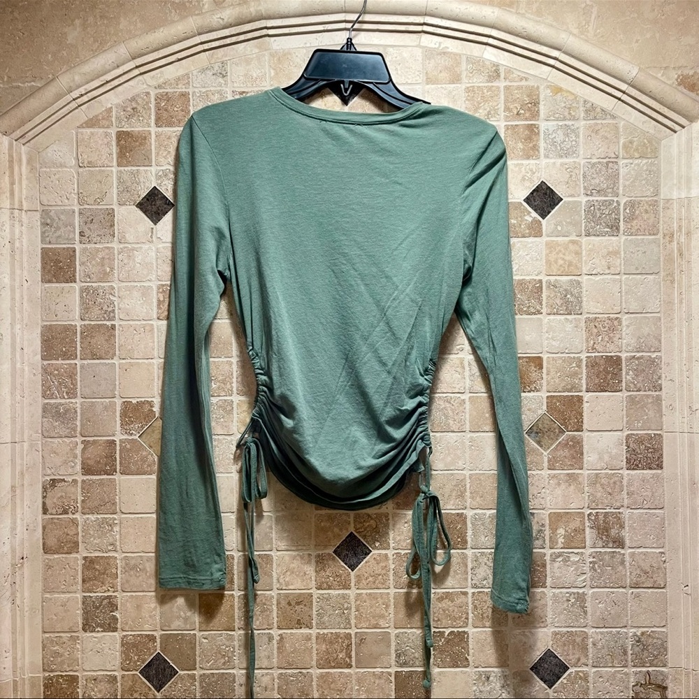 Open Edit Ruched Cut-Out Longsleeve - Picture 3 of 6